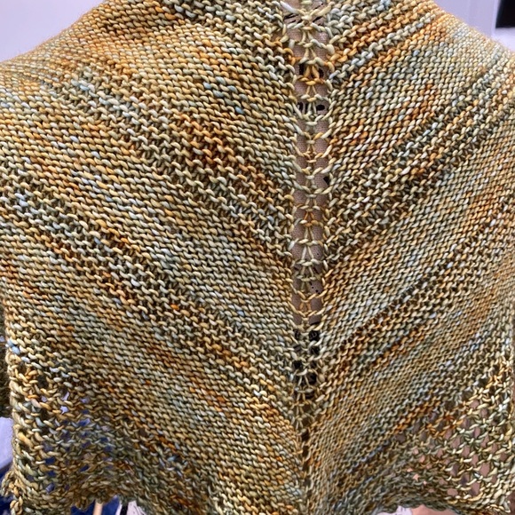 Hand-knitted Olive Melange Shawl - Picture 4 of 9
